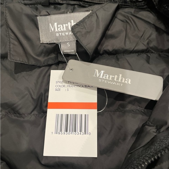 Martha Stewart NWT short sleeve puffer vest with removable fur collar size small - Picture 2 of 3